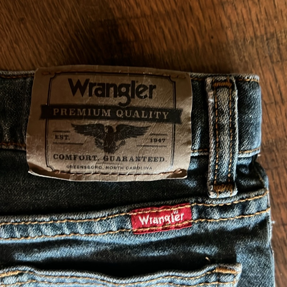Wrangler Jeans - Picture 3 of 5